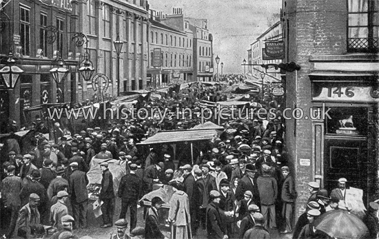 Looking Up Petticoat Lane, Aldgate End, Shoreditch, London. c.1910.